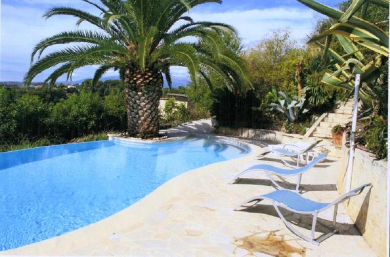 Apartment Avec Vue Sur La Piscine Partagee Et Jardin Clos A Sur A 5 Km De La *